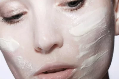Krem do twarzy – jak wybrać najlepszy produkt i zadowolić swoją skórę?